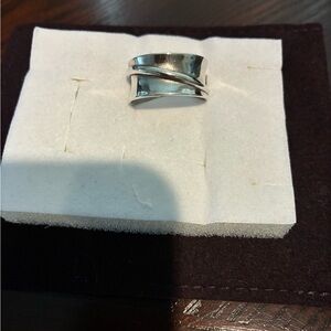 Elegant Silver Band Ring